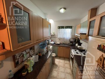 Casa en Berazategui en Venta A metros de Plaza Ducilo.  2 Casas PH Juntas.