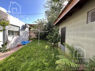 Casa en Berazategui en Venta A metros de Plaza Ducilo.  2 Casas PH Juntas.