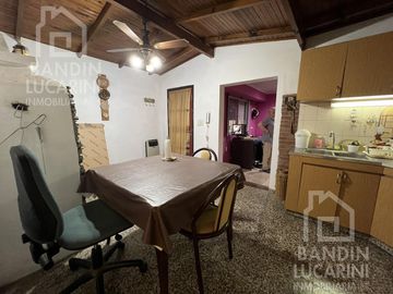 Casa en Berazategui en Venta A metros de Plaza Ducilo.  2 Casas PH Juntas.