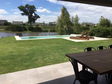 VENTA DE  CASA EN EL CANTON BARRIO GOLF