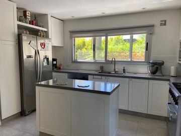 VENTA DE  CASA EN EL CANTON BARRIO GOLF