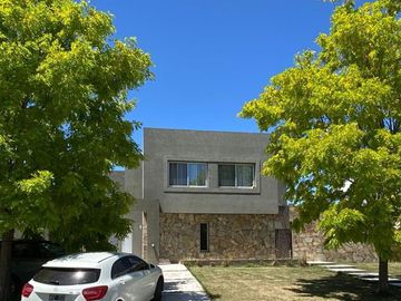 VENTA DE  CASA EN EL CANTON BARRIO GOLF