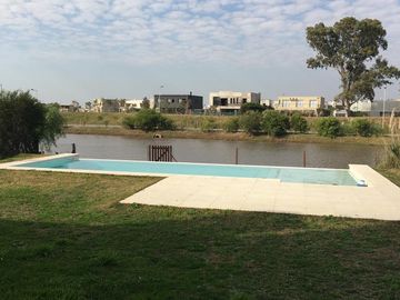 VENTA DE  CASA EN EL CANTON BARRIO GOLF