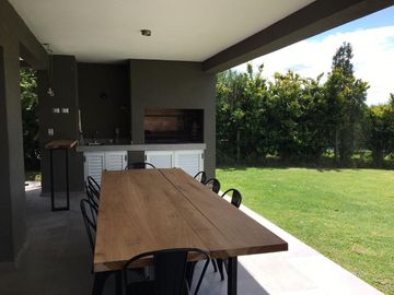 VENTA DE  CASA EN EL CANTON BARRIO GOLF