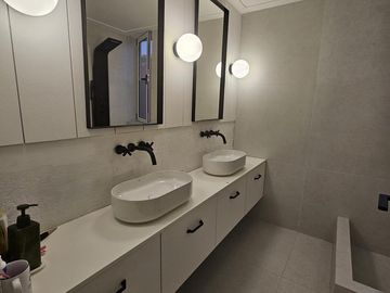 Canchera y Luminosa Casa en Venta en Santa Barbara!