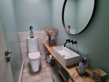 Canchera y Luminosa Casa en Venta en Santa Barbara!