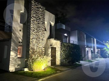 Triplex en venta - Canning, Bambú Classic APTO CRÉDITO