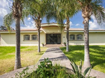 Casa campestre dentro de Coto Privado en San Isidro Mazatepec