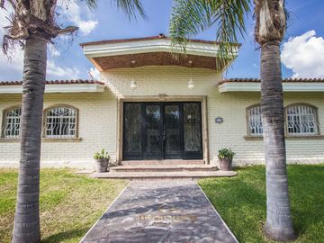 Casa campestre dentro de Coto Privado en San Isidro Mazatepec