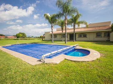 Casa campestre dentro de Coto Privado en San Isidro Mazatepec
