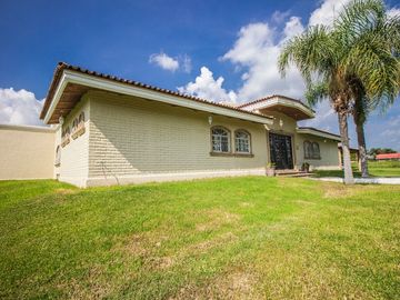 Casa campestre dentro de Coto Privado en San Isidro Mazatepec