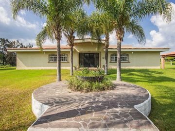 Casa campestre dentro de Coto Privado en San Isidro Mazatepec