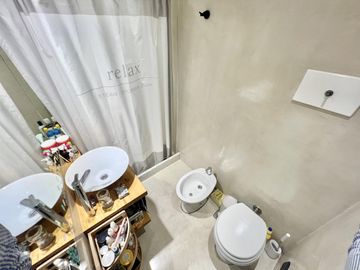 Luminoso 2 ambientes tipo  loft con Balcon y cochera cubierta en venta! Martinez