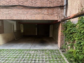 Luminoso 2 ambientes tipo  loft con Balcon y cochera cubierta en venta! Martinez