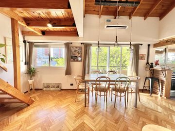 Luminoso 2 ambientes tipo  loft con Balcon y cochera cubierta en venta! Martinez
