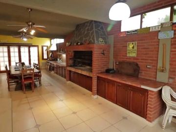 Venta casa quinta 5 amb con pileta cubierta Mar del Plata