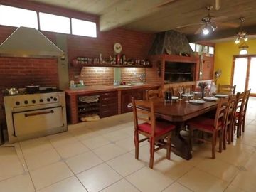 Venta casa quinta 5 amb con pileta cubierta Mar del Plata