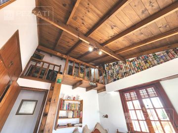 Chalet en zona Chauvin, 3 dormitorios, 3 baños ( 1 suite), garage, quincho, parque