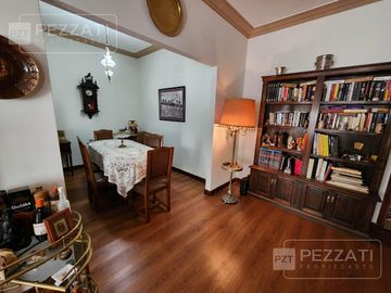 Chalet en zona Chauvin, 3 dormitorios, 3 baños ( 1 suite), garage, quincho, parque