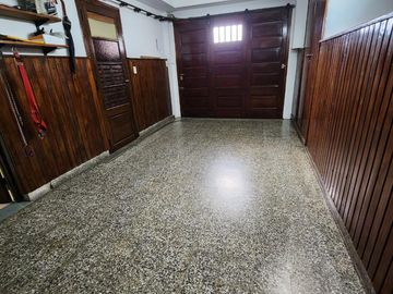Chalet en zona Chauvin, 3 dormitorios, 3 baños ( 1 suite), garage, quincho, parque