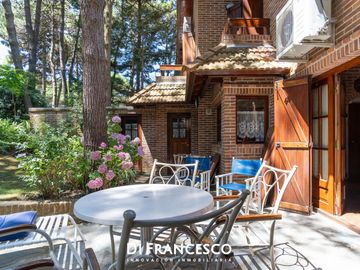Casa de  5 ambientes en Venta en Pinamar - Fragata La Victoria 3852 - Retasada