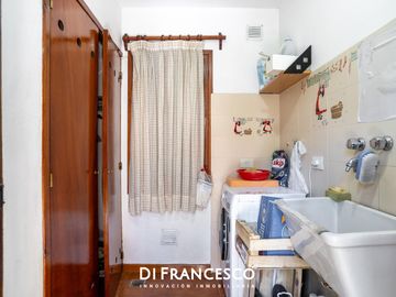 Casa de  5 ambientes en Venta en Pinamar - Fragata La Victoria 3852 - Retasada