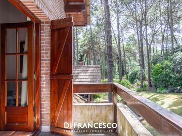 Casa de  5 ambientes en Venta en Pinamar - Fragata La Victoria 3852 - Retasada