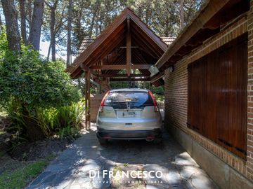 Casa de  5 ambientes en Venta en Pinamar - Fragata La Victoria 3852 - Retasada