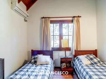 Casa de  5 ambientes en Venta en Pinamar - Fragata La Victoria 3852 - Retasada