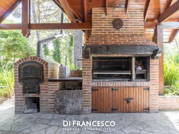 Casa de  5 ambientes en Venta en Pinamar - Fragata La Victoria 3852 - Retasada