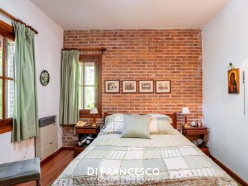 Casa de  5 ambientes en Venta en Pinamar - Fragata La Victoria 3852 - Retasada