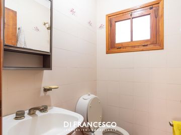 Casa de  5 ambientes en Venta en Pinamar - Fragata La Victoria 3852 - Retasada