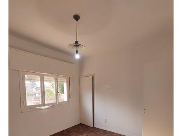 Casa en venta - 3 Dormitorios 2 Baños - Cochera - 641Mts2 - Longchamps, Almirante Brown