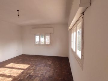 Casa en venta - 3 Dormitorios 2 Baños - Cochera - 641Mts2 - Longchamps, Almirante Brown