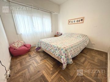 Departamento de 3 ambientes, al frente, balcòn, zona Plaza Mitre