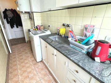 Departamento de 3 ambientes, al frente, balcòn, zona Plaza Mitre