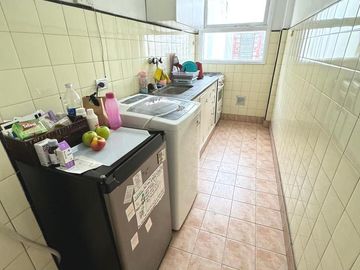 Departamento de 3 ambientes, al frente, balcòn, zona Plaza Mitre