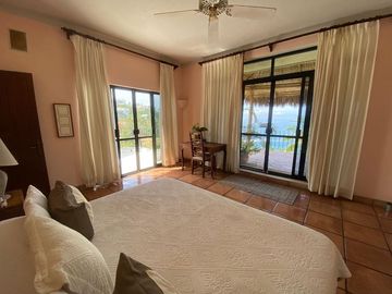 CASA EN VENTA EN RESIDENCIAL LA PUNTA EN MANZANILLO