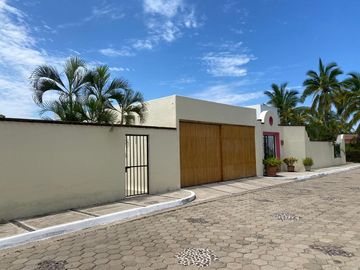 CASA EN VENTA EN RESIDENCIAL LA PUNTA EN MANZANILLO