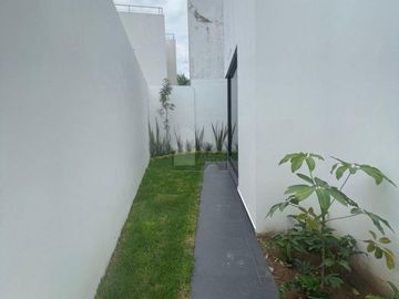 Casa en venta en Fracc. Lombardía, Irapuato, Gto.