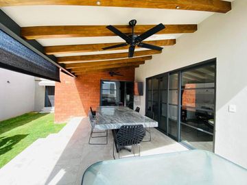 Casa en venta en Privada santa Fe, villas de Irapuato, Gto.