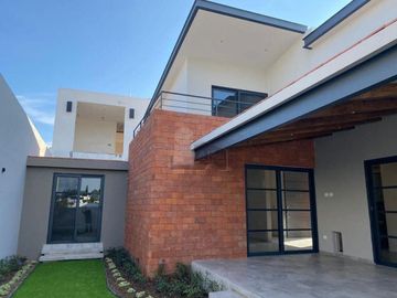 Casa en venta en Privada santa Fe, villas de Irapuato, Gto.