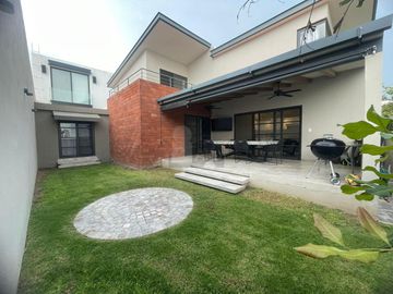 Casa en venta en Privada santa Fe, villas de Irapuato, Gto.