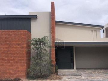 Casa en venta en Privada santa Fe, villas de Irapuato, Gto.