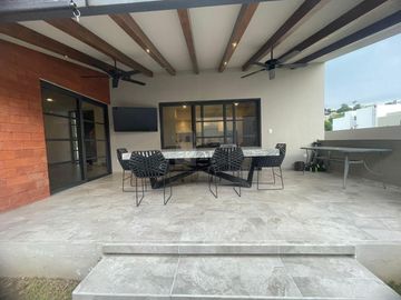 Casa en venta en Privada santa Fe, villas de Irapuato, Gto.
