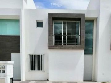 Casa EN VENTA en Privada Cielo Abierto, dentro Fraccionamiento Los Lagos
