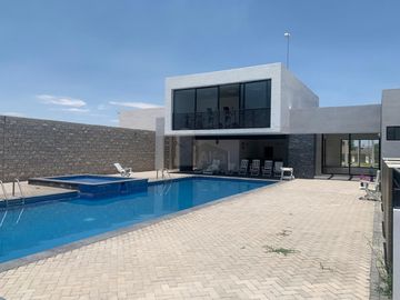 Casa EN VENTA en Privada Cielo Abierto, dentro Fraccionamiento Los Lagos