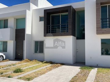 Casa EN VENTA en Privada Cielo Abierto, dentro Fraccionamiento Los Lagos
