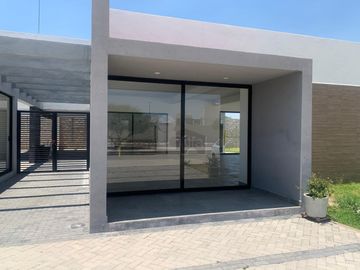 Casa EN VENTA en Privada Cielo Abierto, dentro Fraccionamiento Los Lagos