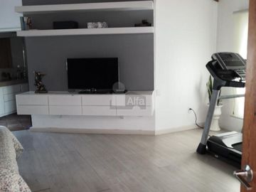 Casa de una planta con alberca propia